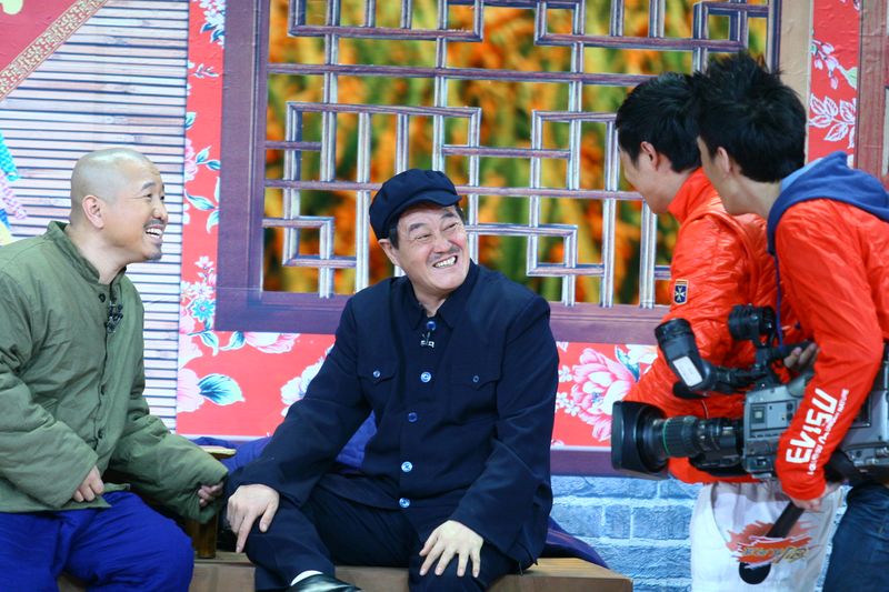 Crosstalk comedian Zhao Benshan, whose skits usually dealth with Northeastern culture and rural subject matter, was a Gala fixture fo 20 years. The other three actors in the skit are his disciples.