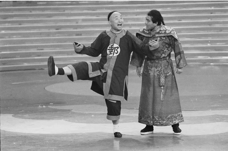 Comedy was an important innovation of the CCTV Gala that helped it stand out from previous national TV programming. Here, comedic actors Chen Peisi and Zhu Shimao, who first partnered up in the 1984 G