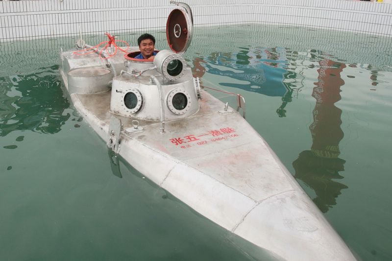 Zhang Wuyi tests one of his submersible creations