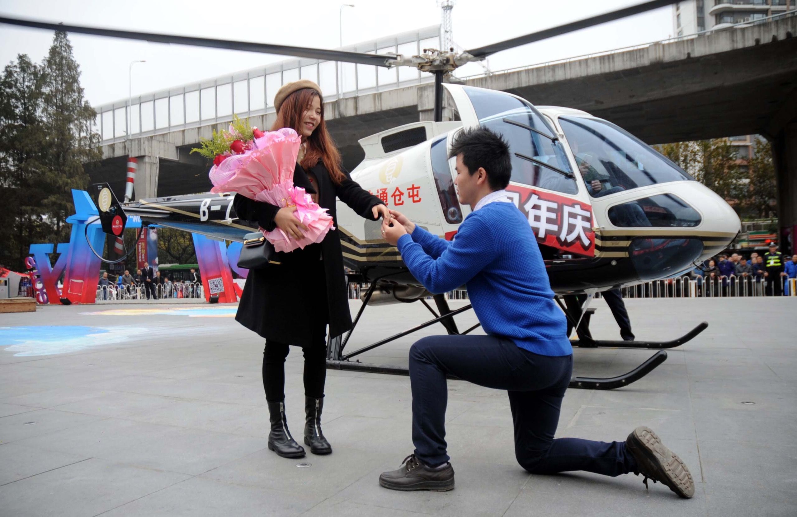 10.  Marriage Proposal Gone Viral:  The Story Behind The Trend - 6aiu51j