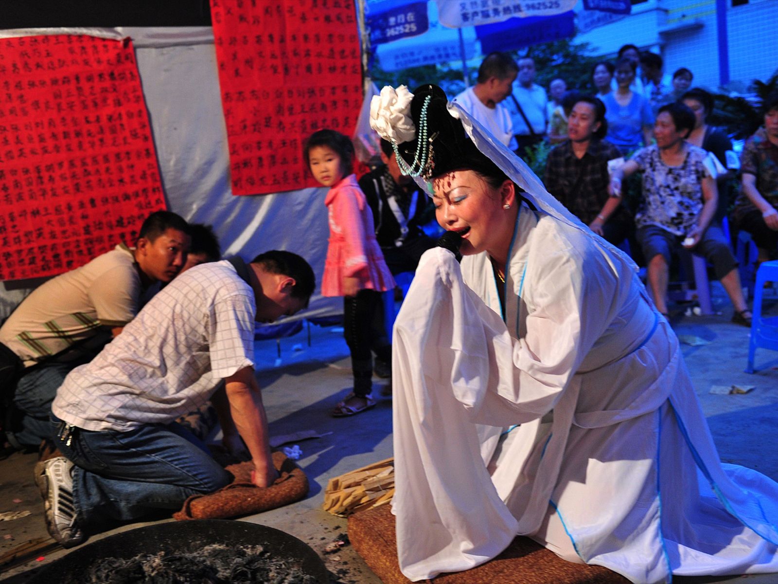 Professional mourner