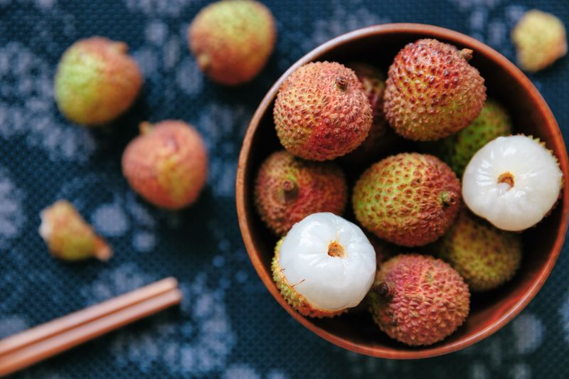 A bowl of juicy lychee