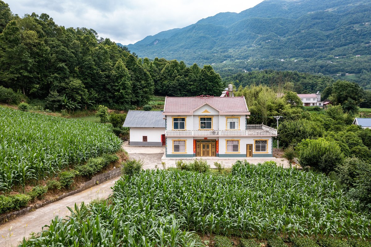 A rural residence in Changyang, Yichang, Hubei, young Chinese embrace rural lifestyles