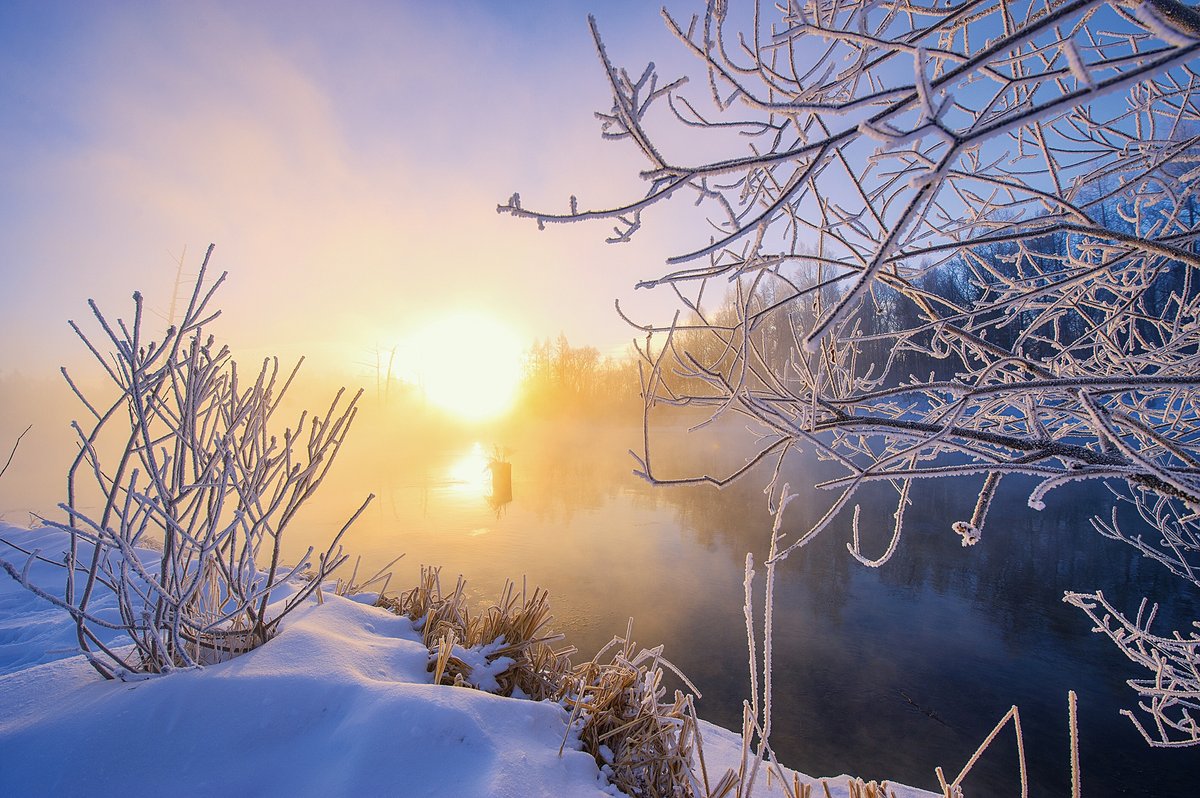 Dawn at the Mojie Scenic Area in the foothills of Mount Changbai, a destination known for its fairyland-like winter scenery