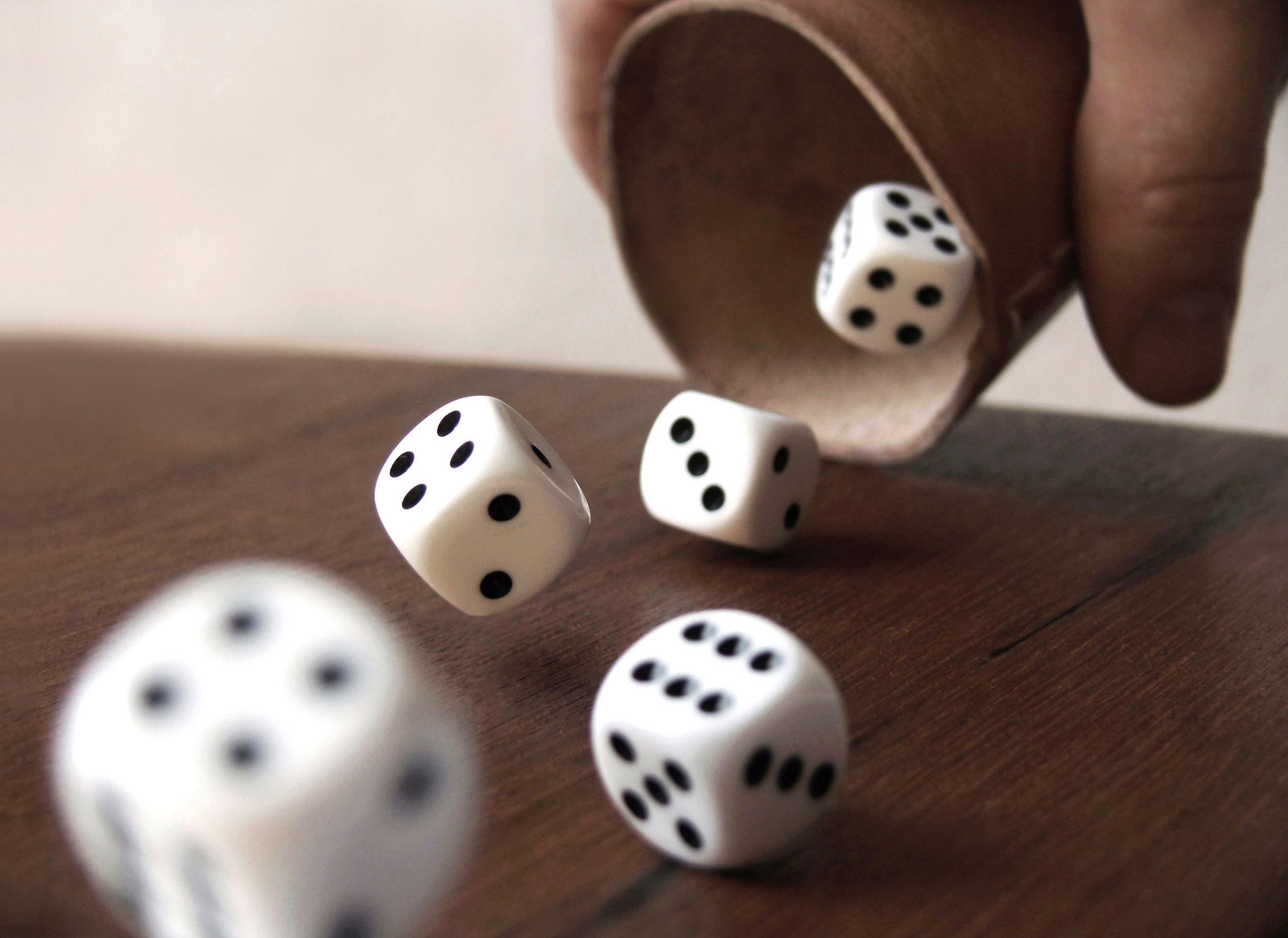 Chinese Drinking Game With Dice And Cups The World Of Chinese