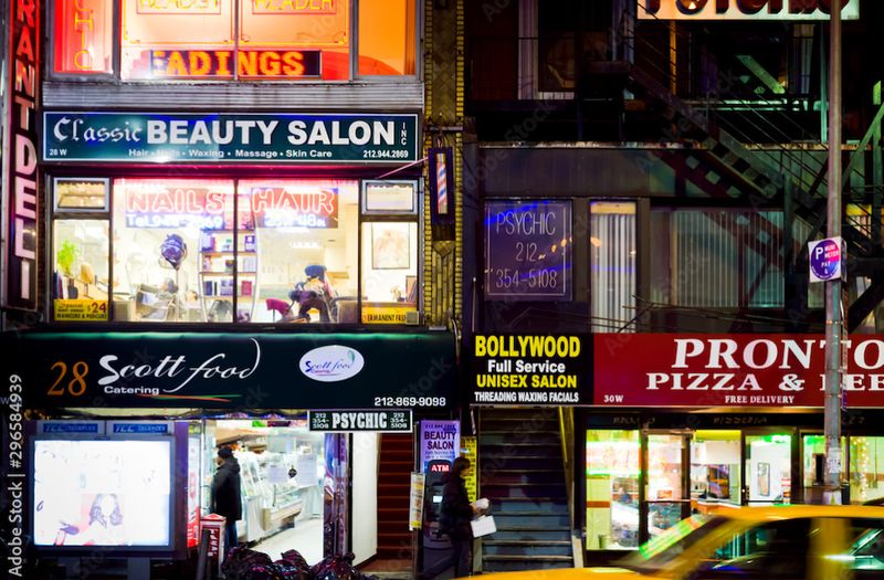 Shops on the streets of New York usually include many Chinese massage parlors.