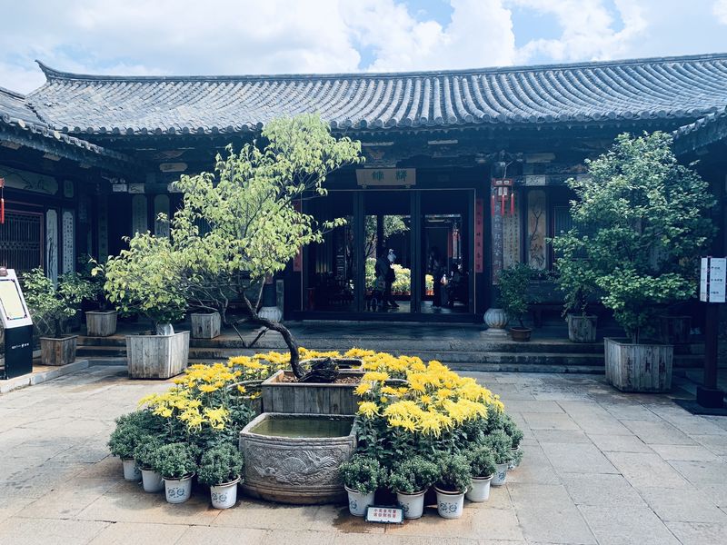 The Chrysanthemum Courtyard of the mansion, one of the most iconic courtyards in the garden