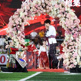 Wedding at stadium in Guizhou