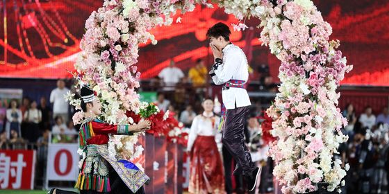 Wedding at stadium in Guizhou