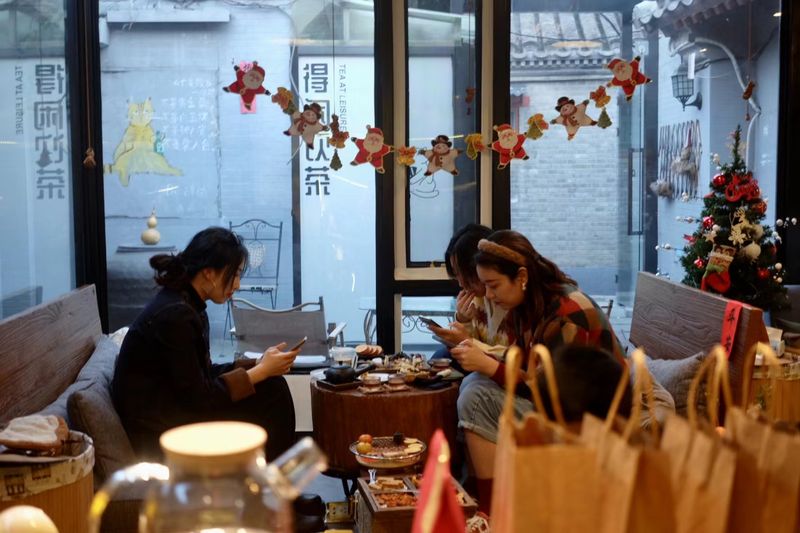 Young Chinese have embraced “weilu zhucha” (boiling tea and roasting snacks over a stove) mainly for its photogenic potential, among China’s new style teahouses