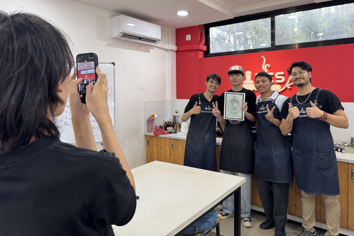 The Barista Coffee School in Kathmandu offers a special latte art certificate to Chinese learners who complete a condensed three-day program