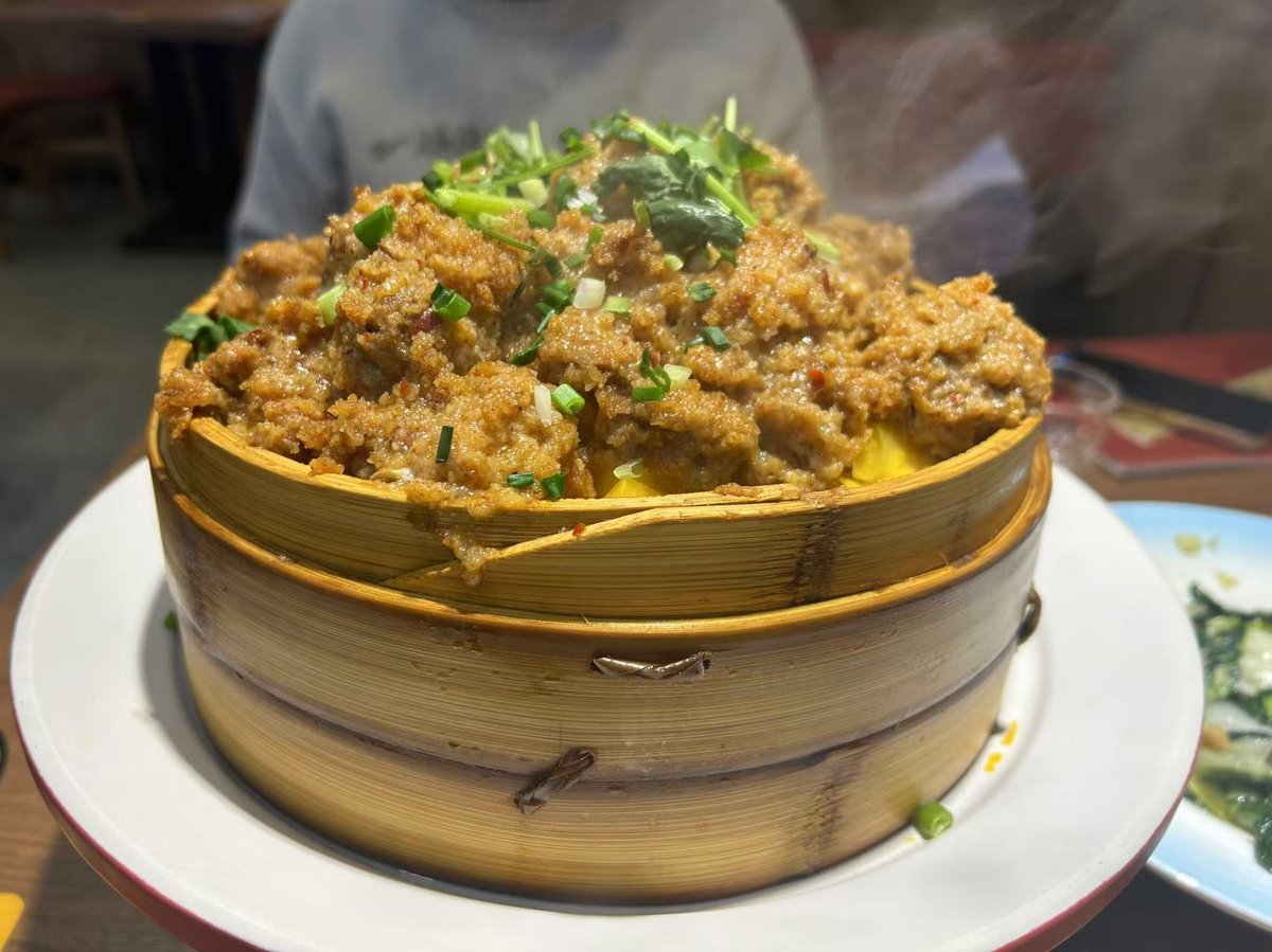 Pig’s rib coated with rice flour with a layer of sweet potato in the bottom