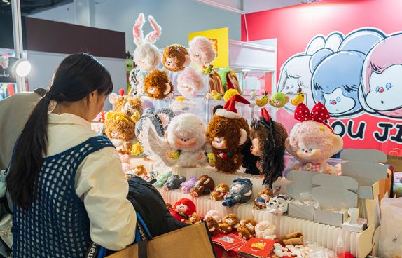 Young Chinese purchasing designer toys and plushies