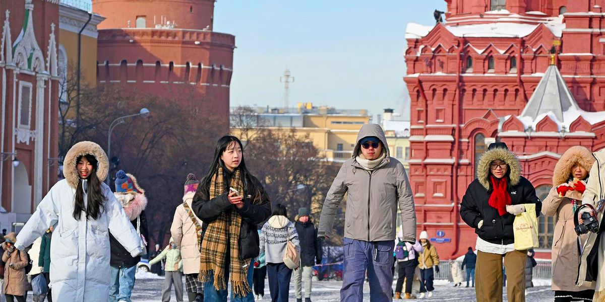 Young Chinese travelers in Russia