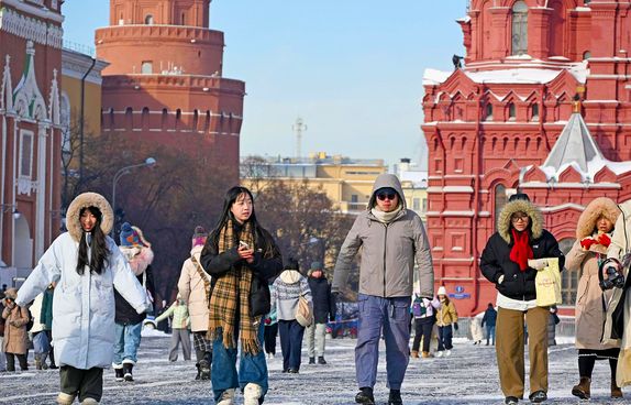 Young Chinese travelers in Russia