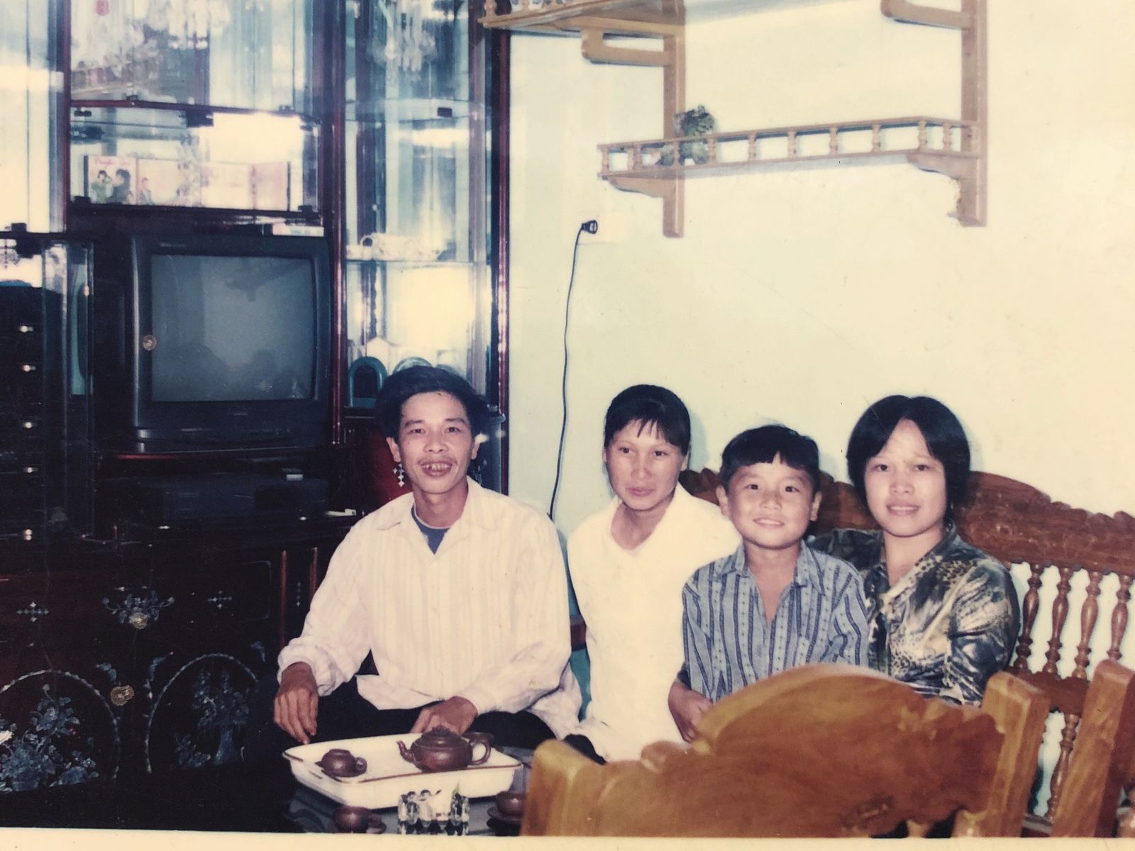 vietnamese-bride-with-family-in-china.jpeg