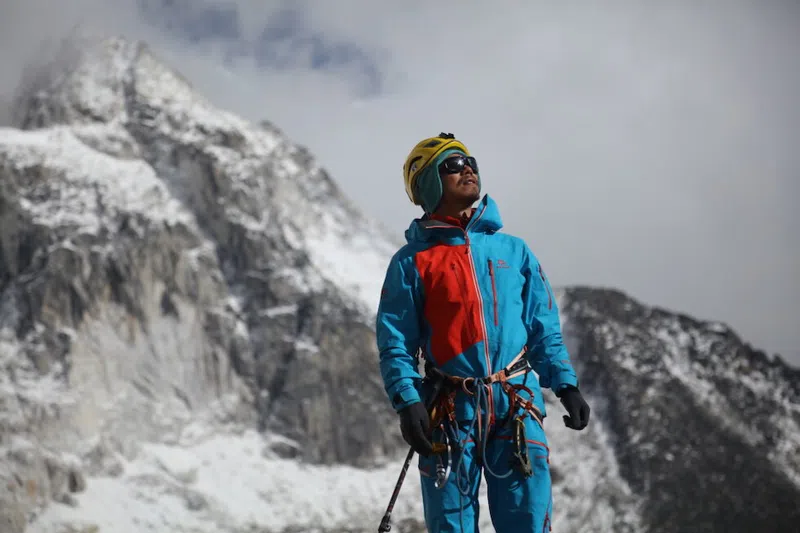 Zhang Hong, first blind Chinese person to summit Everest in a blue suit looking out