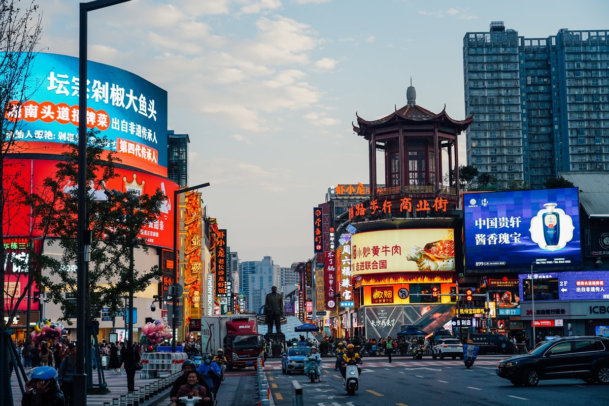 Wuyi Square, one of the oldest parts of the entertainment capital Changsha, bustling with life day and night, attracting both locals and tourists alike.