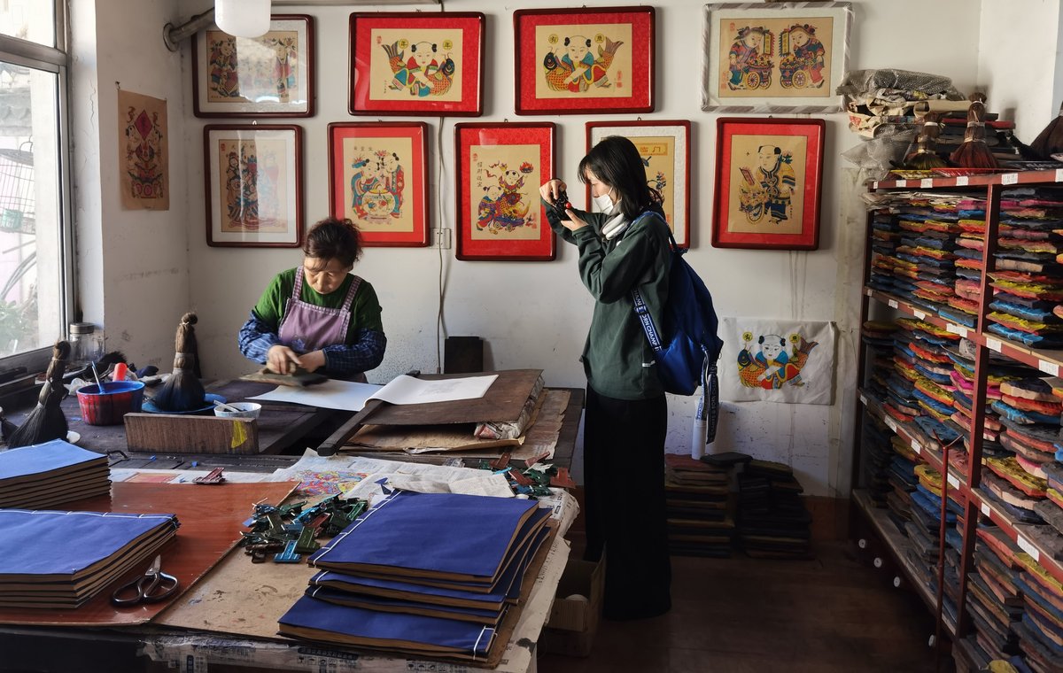 Influencer Dai Lüxia and her team traveled across the country to explore traditional crafts and the people behind them