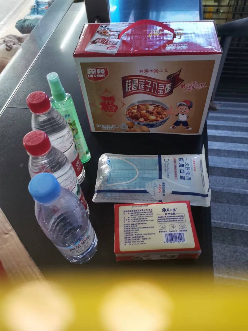 The food and necessities Zhang received from volunteers and government officials during the Guangzhou covid outbreak