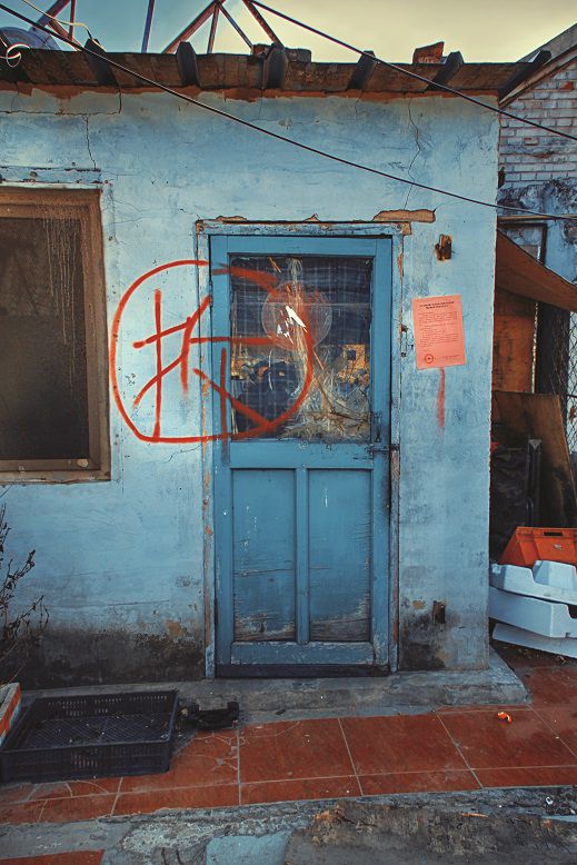 The character 拆, written on buildings condemned for demolition, marks the beginning of teh end