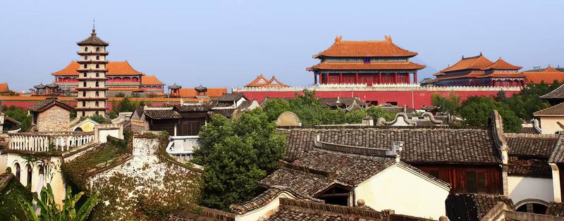 At Hengdian, folk dwellings are built cheek-by-jowl with the Forbidden City