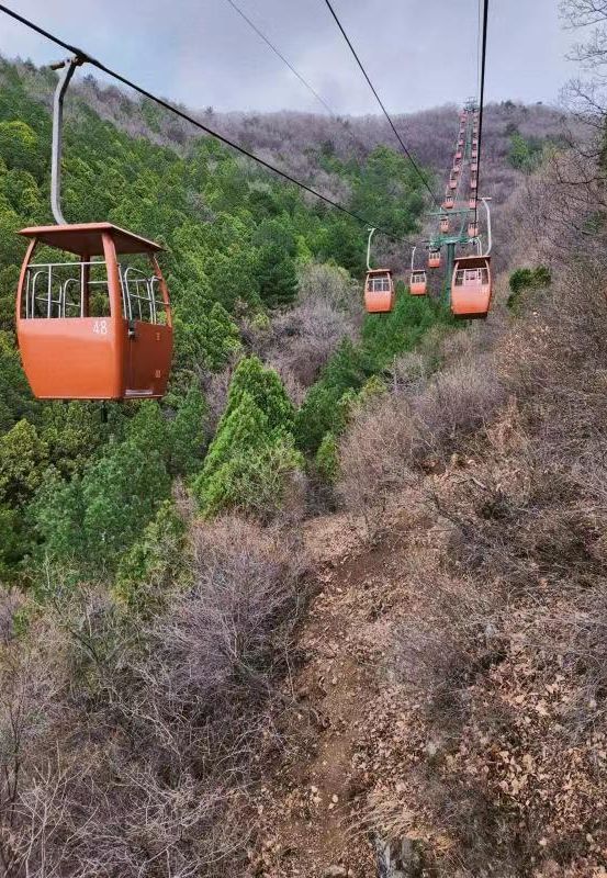 Cable cars up to the top of Mount Mianshan