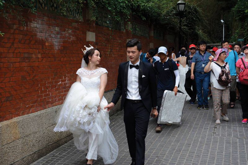 Gulangyu, with its colonial architecture, has become a popular destination for taking wedding photos