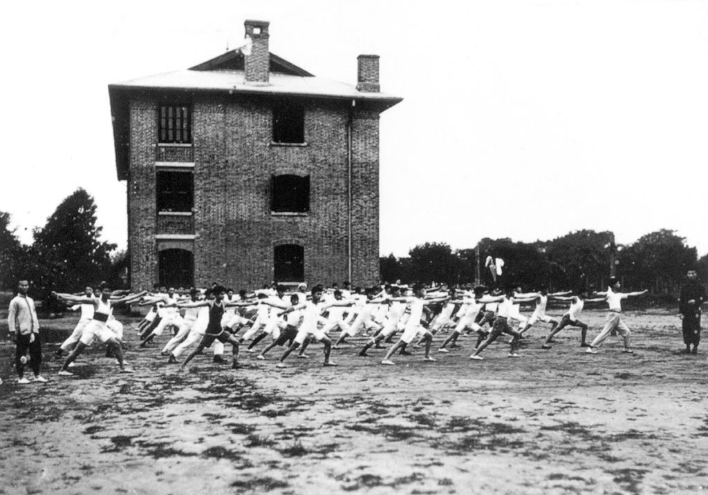 Students from Lingnan University practicing martial arts which was taught by teachers from Jingwu Athletic Association