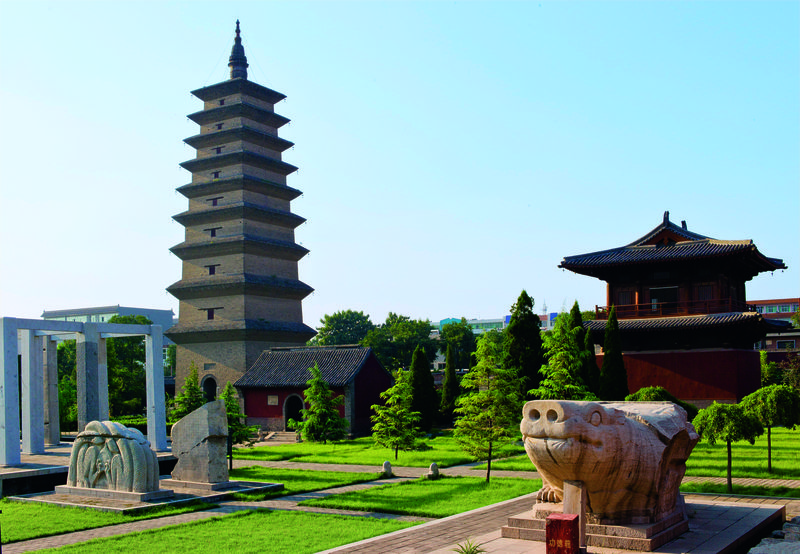 Sumeru Pagoda and the bell tower standing side by side in the courtyard of Kaiyuan Temple, a rare layout from the Tang Dynasty. Village in China, Chinese Architecture, Master Architect