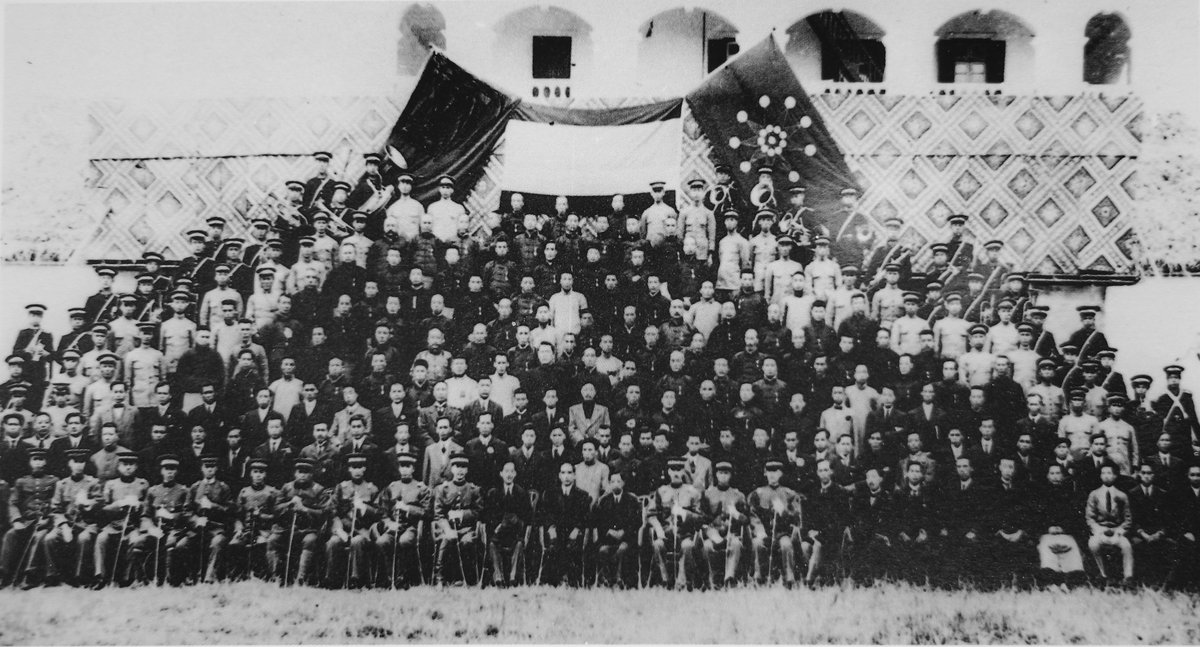 Sun Yat-sen and officials of the French Protectorate Military Government taking a group photo on Jan 1, 1918, and shortly before when china banned the spring festival