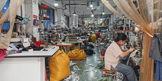 garment workers in Kanglu