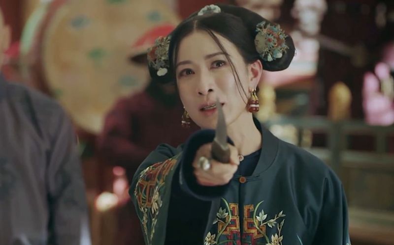 Yanxi’s version of the empress is crazed from despair, while other shows have her cutting her hair quite calmly and determinedly