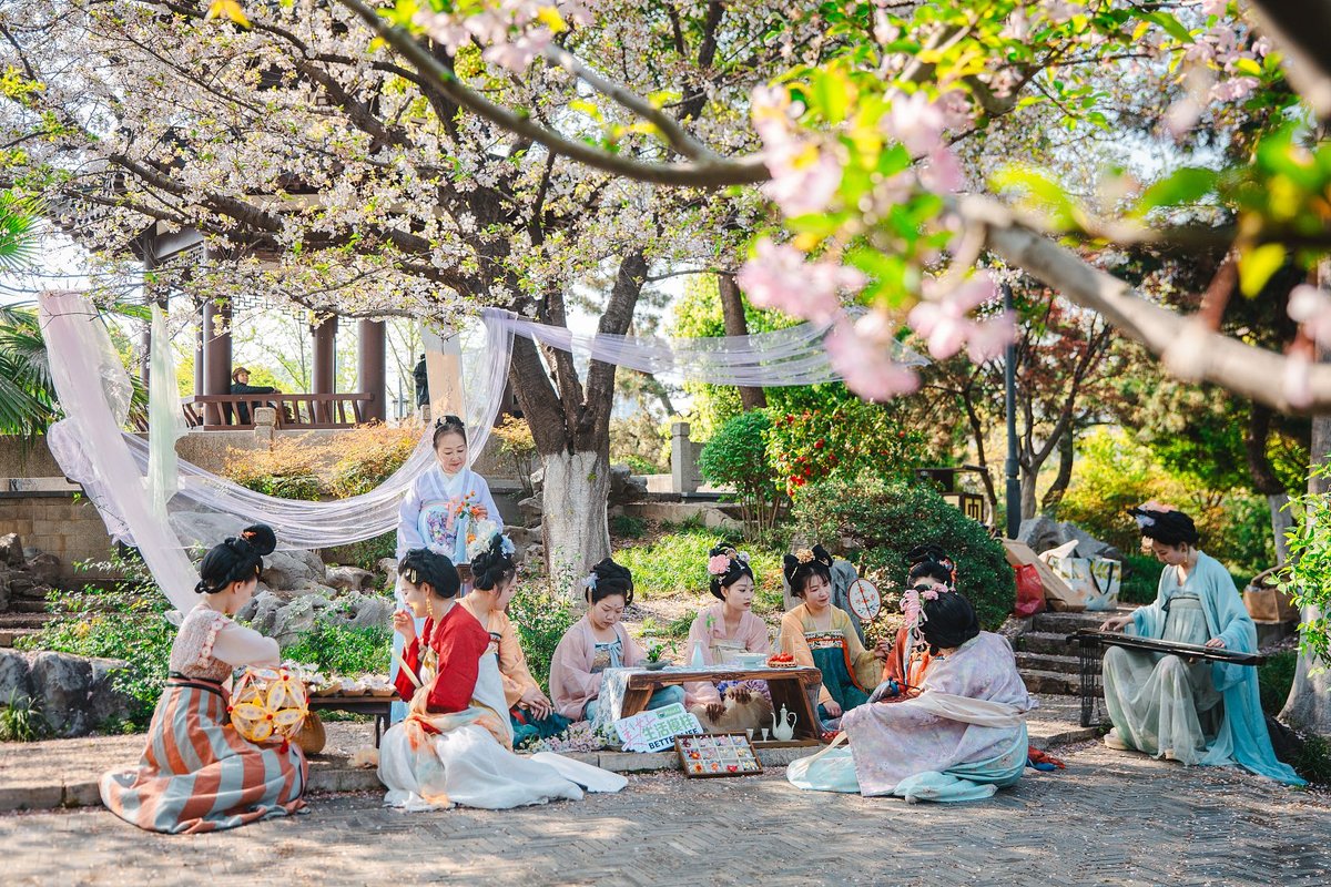 hanfu enthusiasts in Wuhan