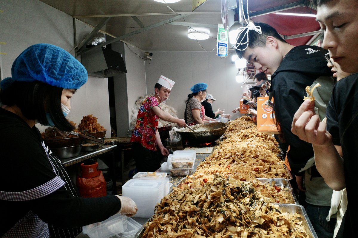 Famous fry-chef in Zibo, Shandong, Viral tourism Zibo