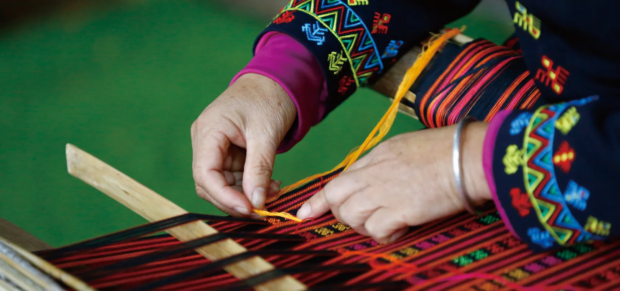 The Traditional Li Weaving Textile Technique Still in Use Today