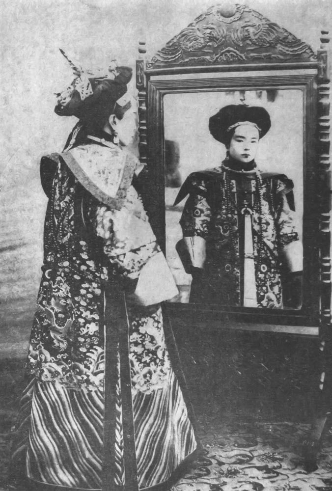 Lady Shanqi, one of the many wives of Prince Suzhong of the First Rank, poses in this early 20th-century portrait
