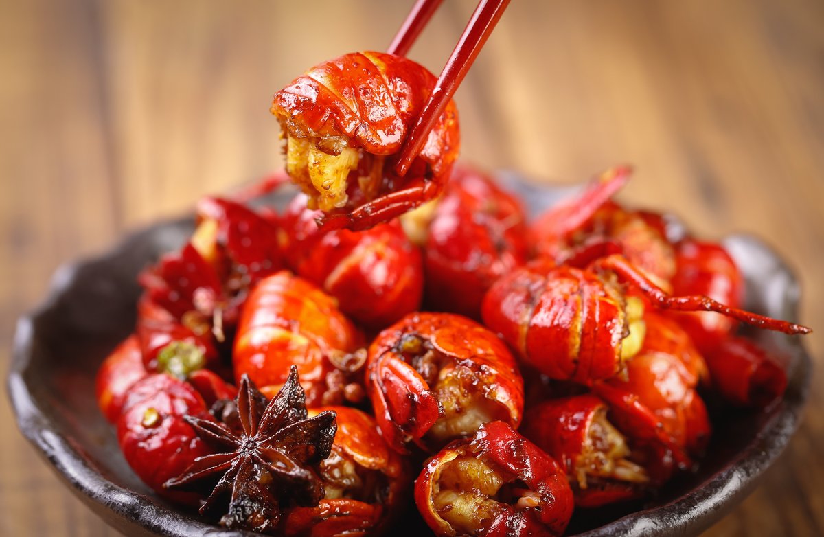 Hubei's popular fried crayfish balls (VCG)