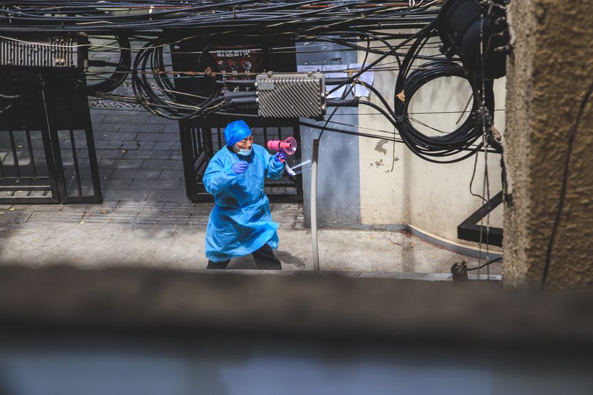 shanghai pandemic worker volunteer