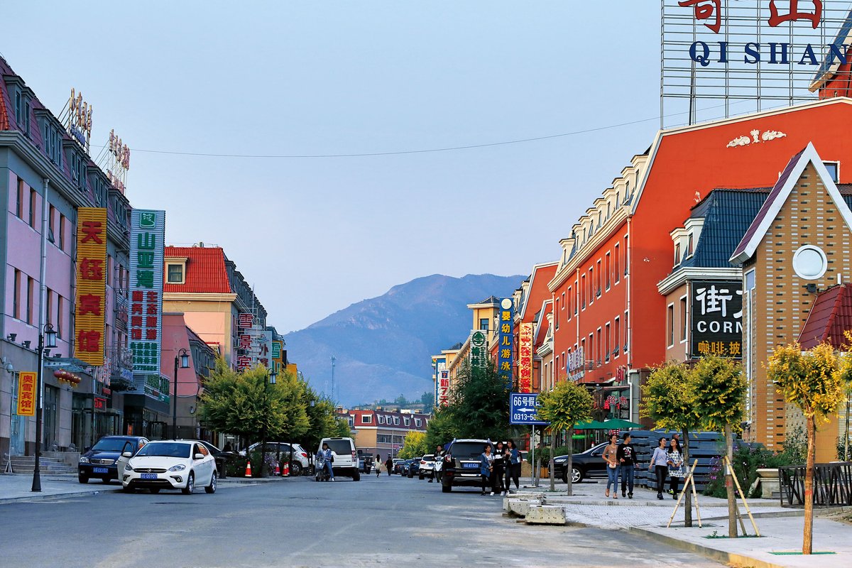 Chongli County, nestled among mountains with numerous ski venues, will host the 2022 Winter Olympics, olympic city Zhangjiakou