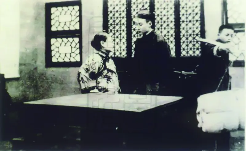 A scene from the 1924 film adaptation of “Jade Pear Spirit”