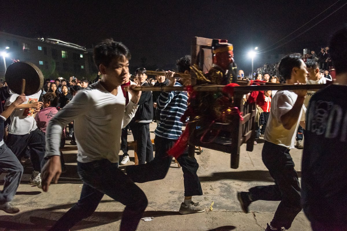 Around 9 pm, the statue of Lord Commander on his sedan arrived at the square after a parade through the village, Lunar new year celebration fire ritual