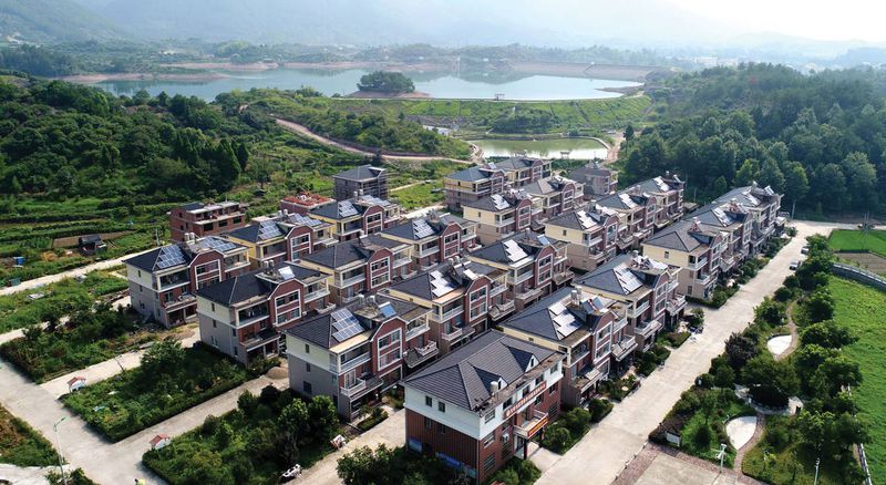 More than 50 out of 60 households in this "eco-village" in Taizhou, Zhejiang, have installed solar panels on their homes