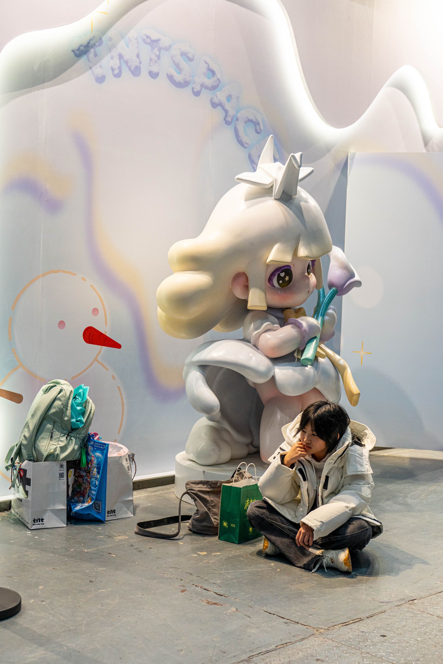 Visitors catching their breath between shopping and exploring