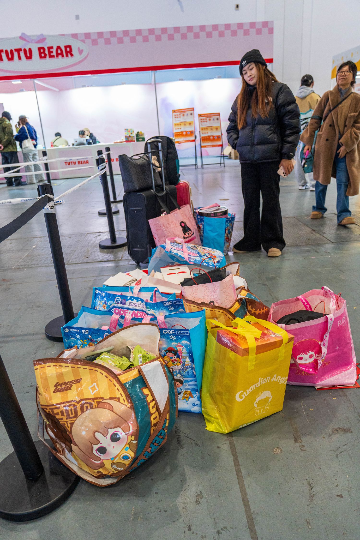 Visitors catching their breath between shopping and exploring