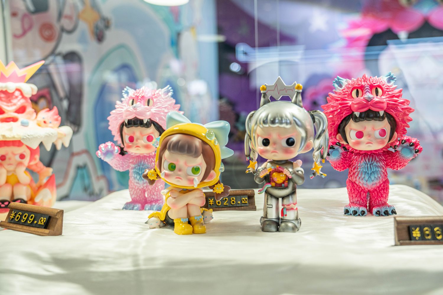 Over 300 exhibitors showcase exclusive designs, interactive games, lucky draws, and more