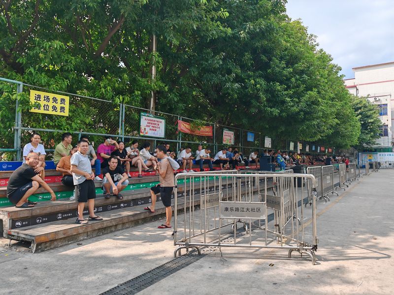 Garment workers looking for jobs in the labor market, Guangdong