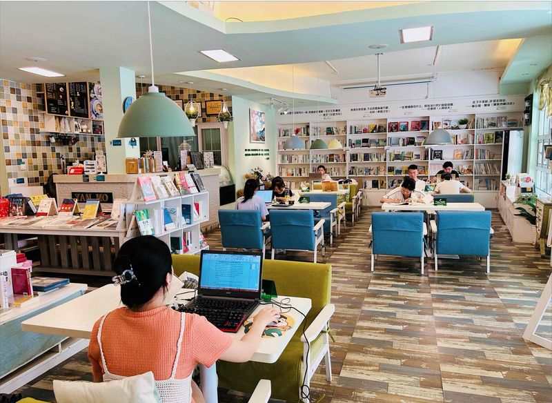 Customers reading and studying at Yan Mo Book Bar