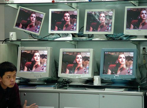 A stall exhibiting Philips monitors in Zhongguancun in 2004